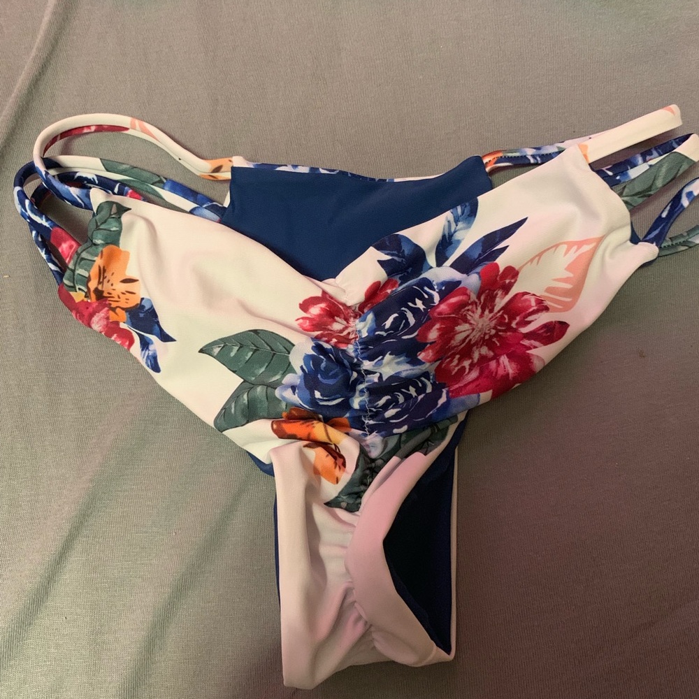 Bikini set - Picture 2 of 2